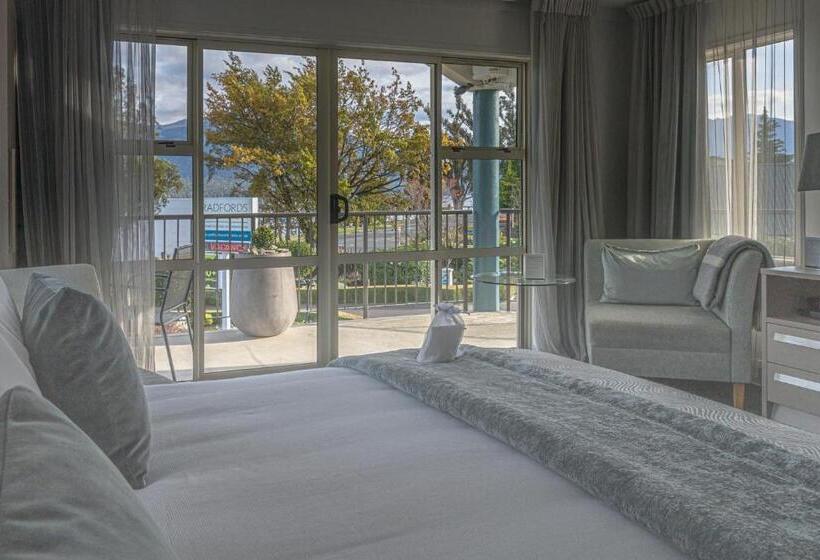 استودیوی پریمیوم, Radfords On The Lake