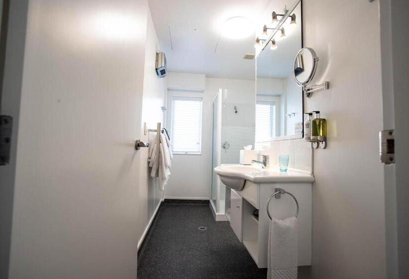 2 Bedroom Premium Apartment Lake View, Radfords On The Lake