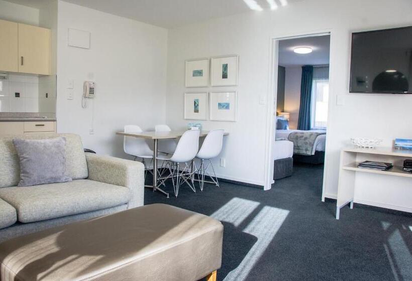 2 Bedroom Premium Apartment Lake View, Radfords On The Lake