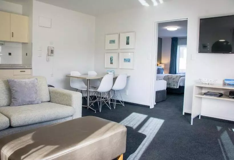 2 Bedroom Premium Apartment Lake View, Radfords On The Lake