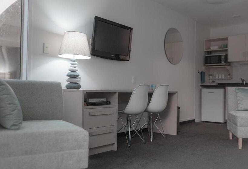 استودیوی استاندارد, Radfords On The Lake