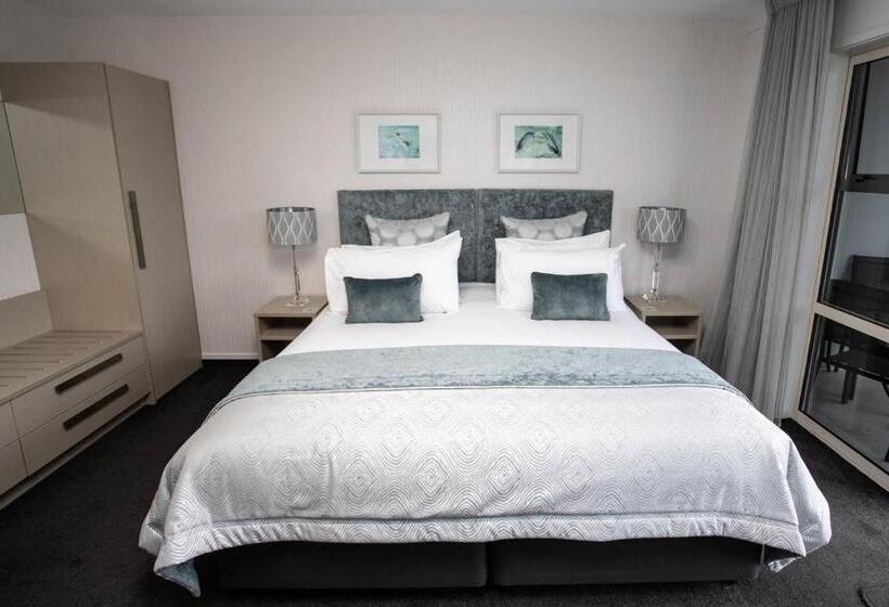 استودیوی استاندارد, Radfords On The Lake