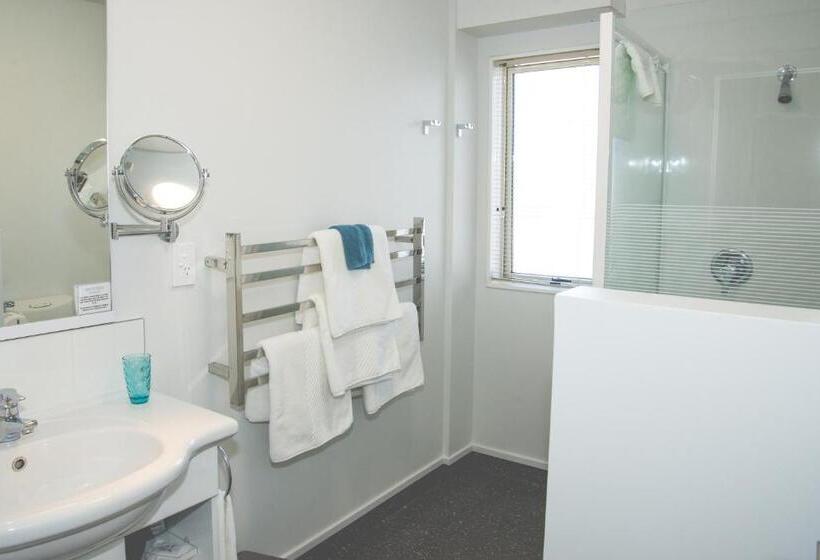 Standard studio with lake view, Radfords On The Lake