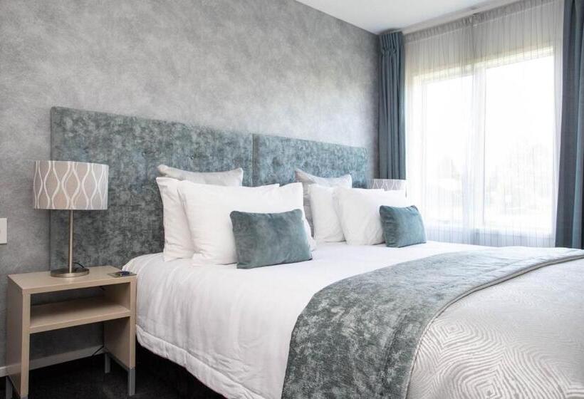 سوییت, Radfords On The Lake