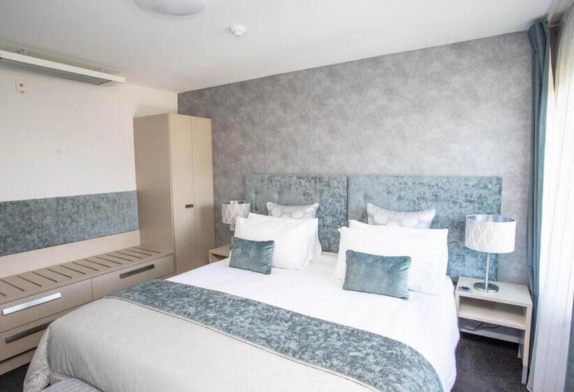 سوییت, Radfords On The Lake