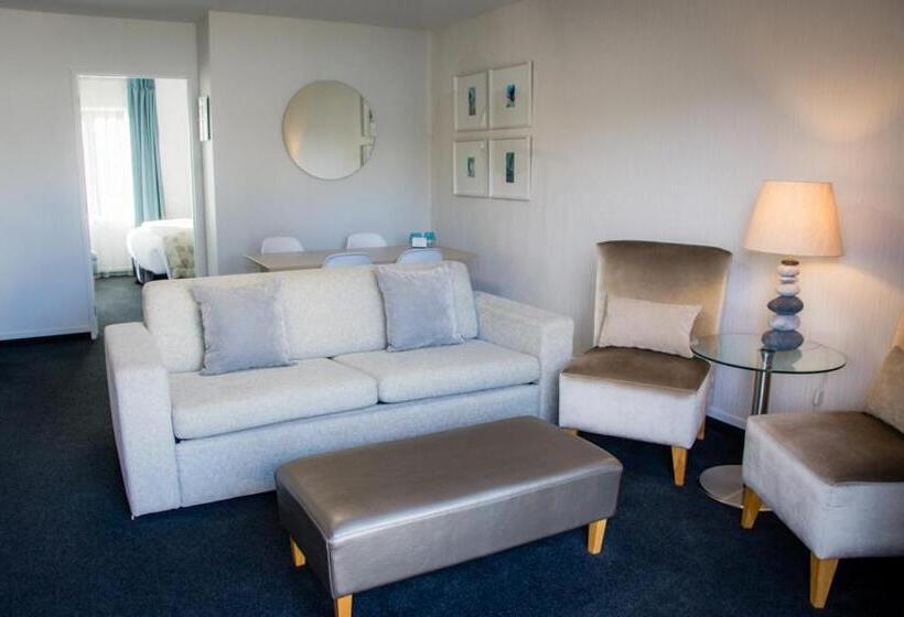 سوییت, Radfords On The Lake