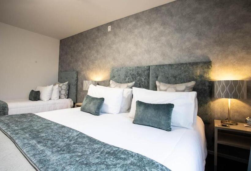 سوییت سوپریور, Radfords On The Lake