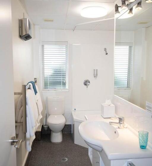 سوئیت 2 خوابه, Radfords On The Lake