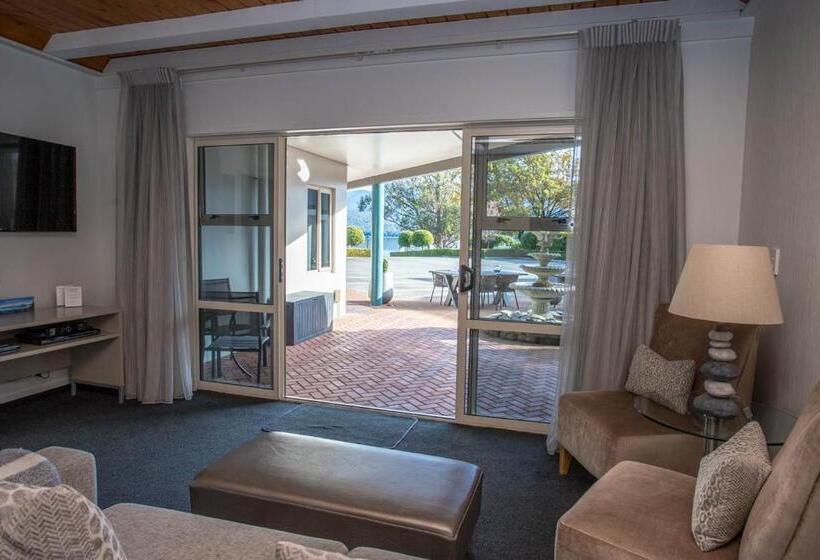 سوئیت 2 خوابه, Radfords On The Lake