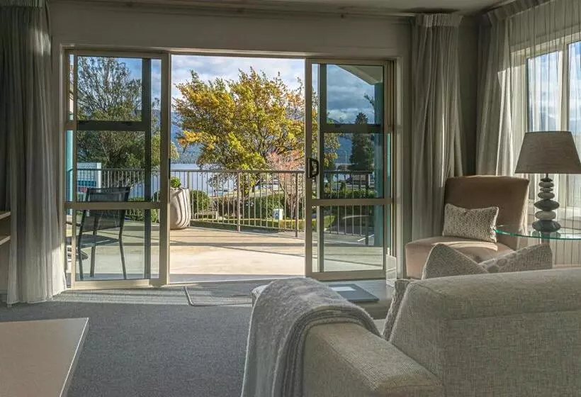 1 Bedroom Apartment Lake View, Radfords On The Lake