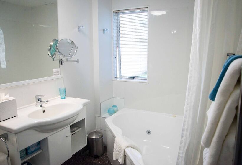 استودیوی استاندارد, Radfords On The Lake