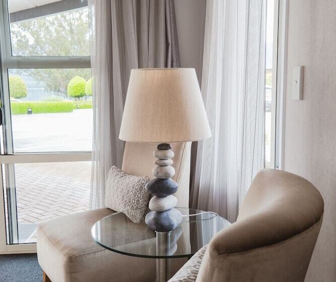 استودیوی استاندارد, Radfords On The Lake