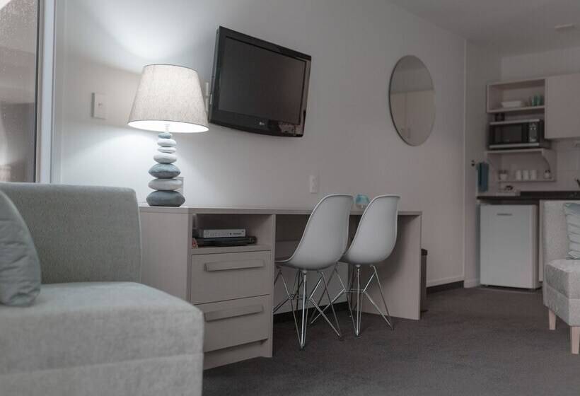 استودیوی استاندارد, Radfords On The Lake