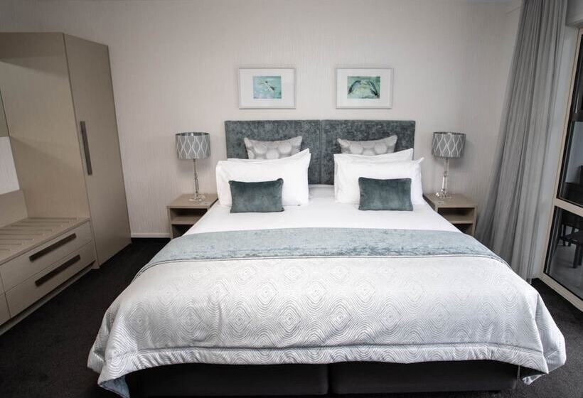 استودیوی استاندارد, Radfords On The Lake