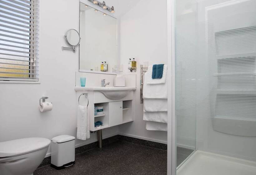 سوییت سوپریور, Radfords On The Lake