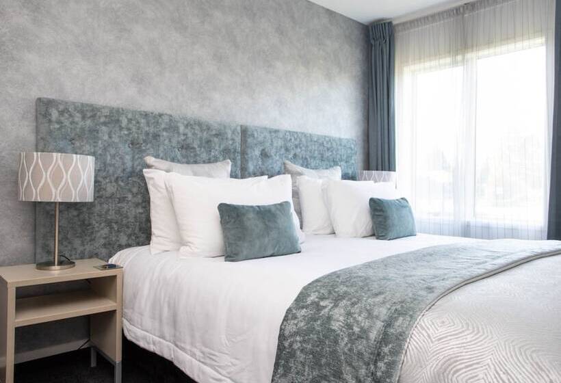 سوییت سوپریور, Radfords On The Lake