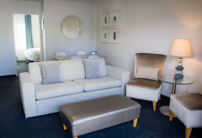 سوییت سوپریور, Radfords On The Lake