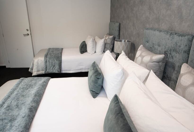 سوئیت پریمیوم, Radfords On The Lake