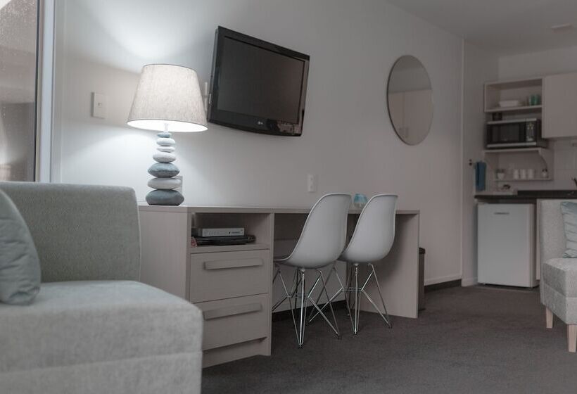 استودیوی پریمیوم, Radfords On The Lake