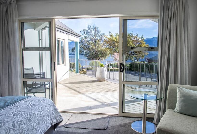 استودیوی پریمیوم, Radfords On The Lake