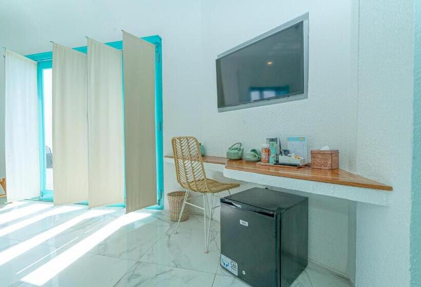 Полулюкс с Бассейном, Loccal Collection Hotel Komodo