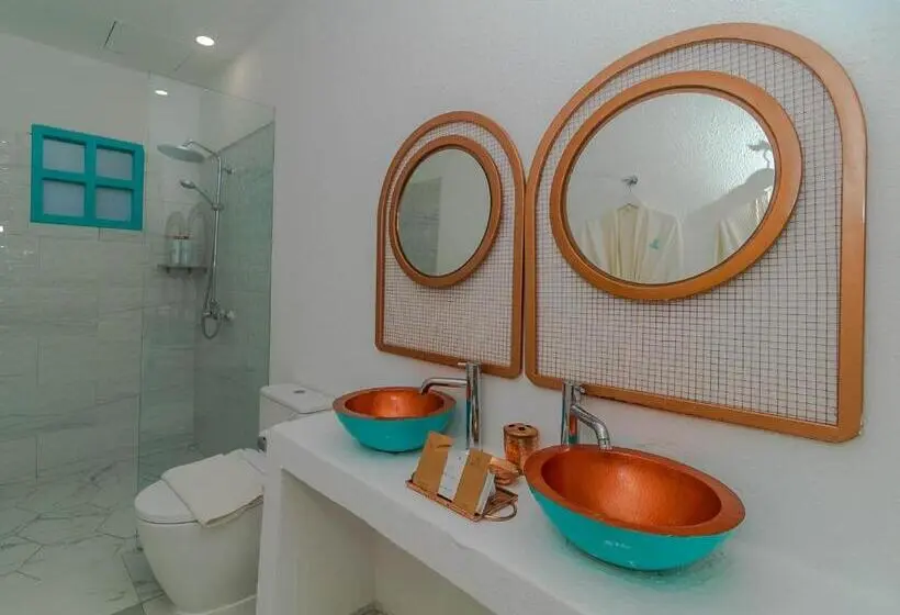スイート, Loccal Collection Hotel Komodo