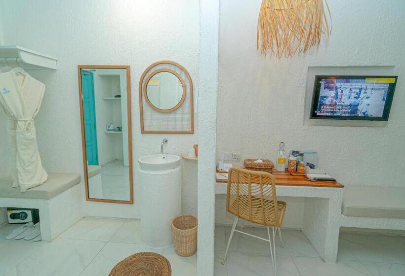 디럭스 룸, Loccal Collection Hotel Komodo