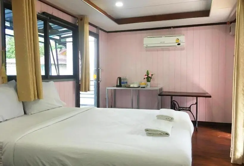 バルコニー付スタンダード４ベッドルーム, Banpak Suankaew Talaynoi