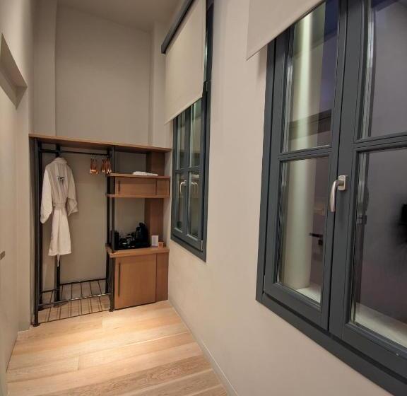 单人基本间, Hellenic Vibes Smart