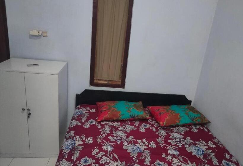 带共用浴室的标准房间, Homestay Wijaya Mulya