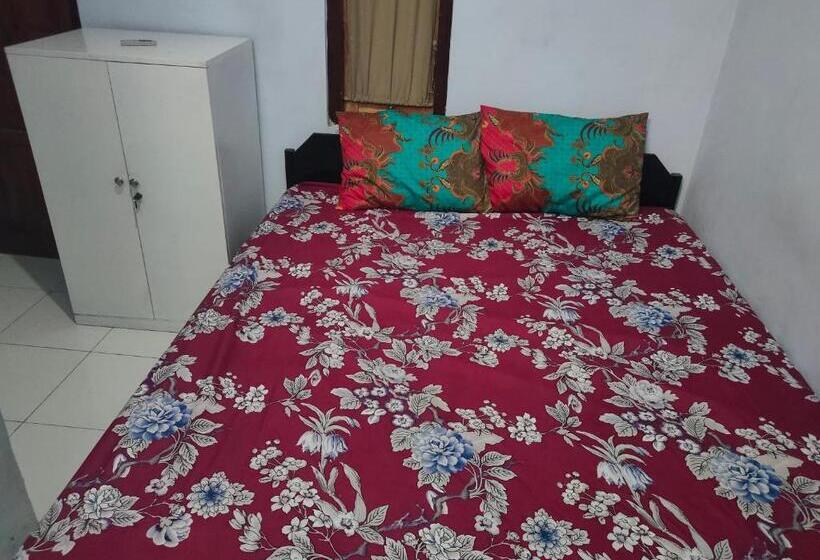 带共用浴室的标准房间, Homestay Wijaya Mulya