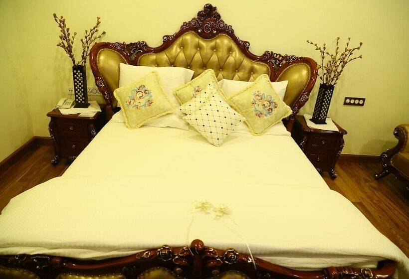 Королевский Люкс, Royal County Resorts