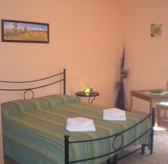 اتاق استاندارد با سرویس بهداشتی مشترک, B&b Gate 52