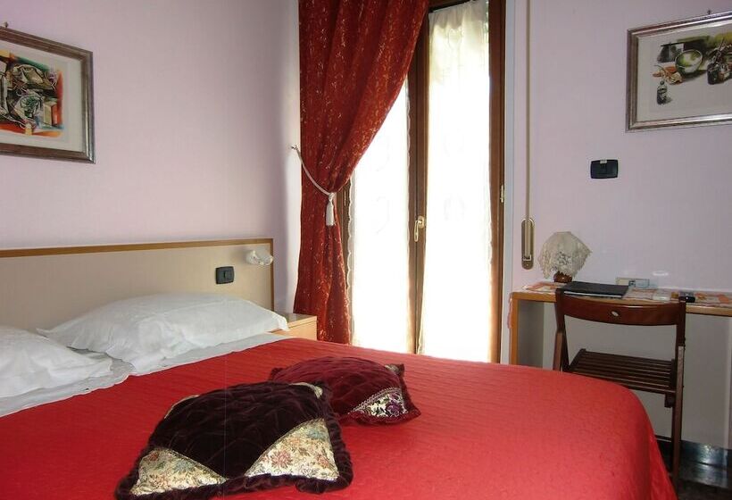 חדר סטנדרט לשלושה עם נוף לגינה, Villa Pollio