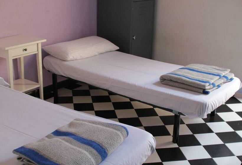 اتاق استاندارد با سرویس بهداشتی مشترک, Hostel New York