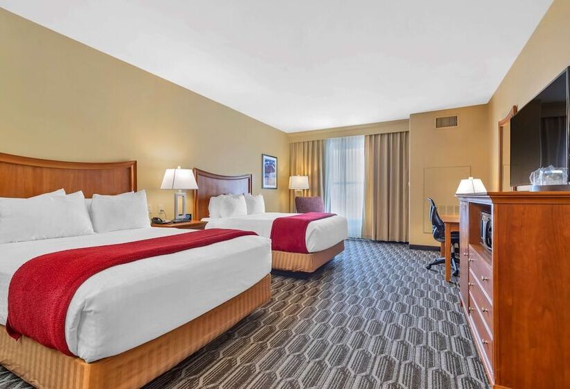 Номер Стандарт 2 Двуспальные Кровати, Best Western Plus Swiss Chalet Hotel & Suites