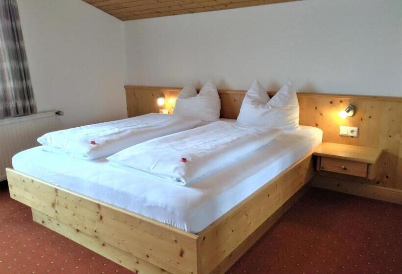 Номер Deluxe с Балконом, Edelweiss