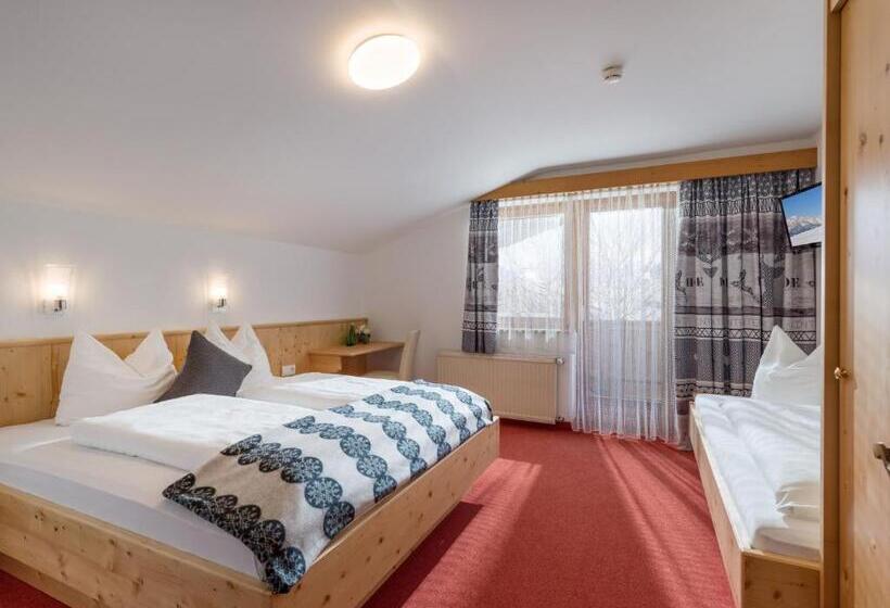 Трехместный Номер Стандарт с Балконом, Edelweiss