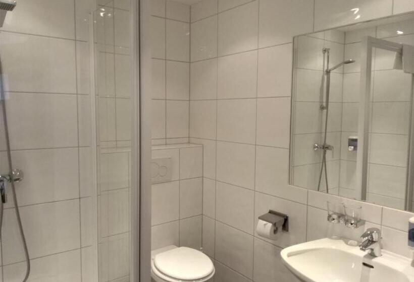 Номер Стандарт Вид на Горы, Edelweiss