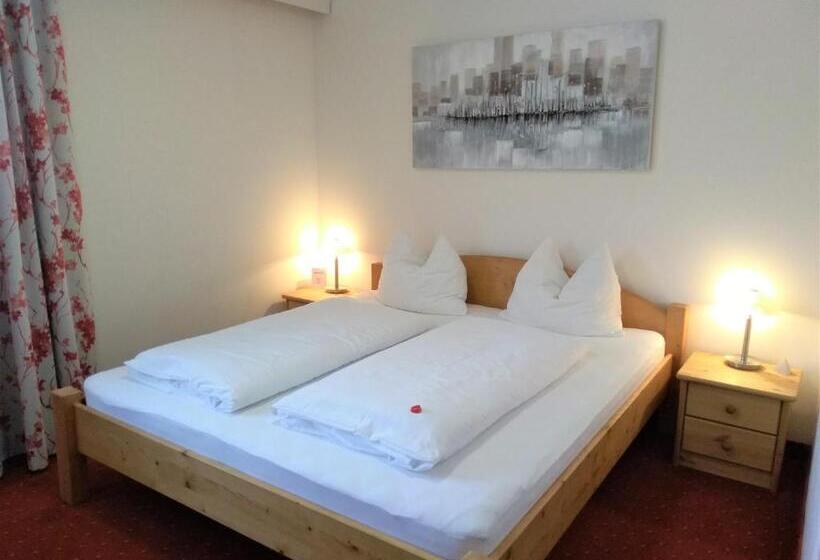 Номер Стандарт Вид на Горы, Edelweiss