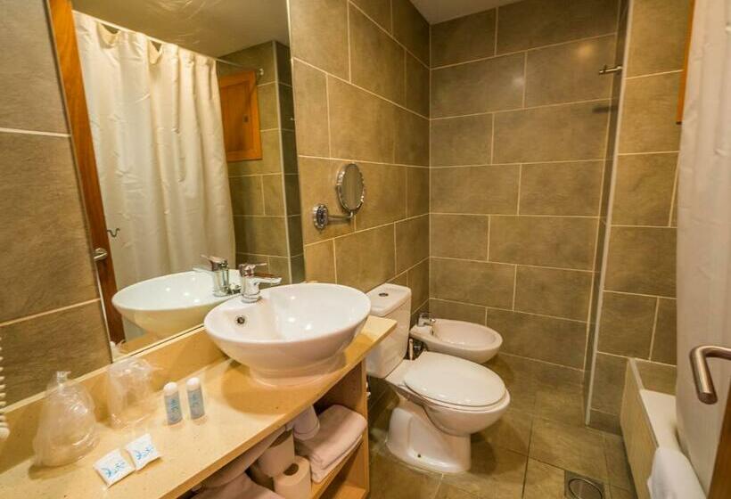 غرفة قياسية ثلاثية مزودة بشرفة, Tossa Beach Center