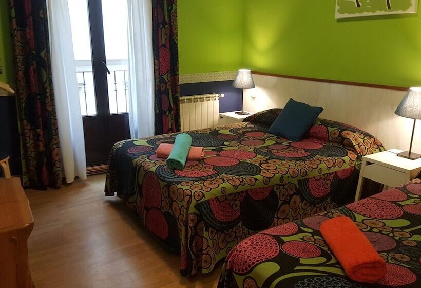 스탠다드 트리픔 룸 공동욕실, Pension Aries