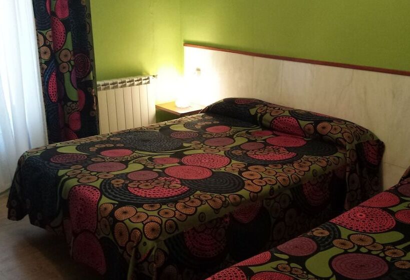 스탠다드 트리픔 룸 공동욕실, Pension Aries