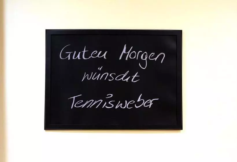 اتاق استاندارد سه نفره, Pension Tennisweber