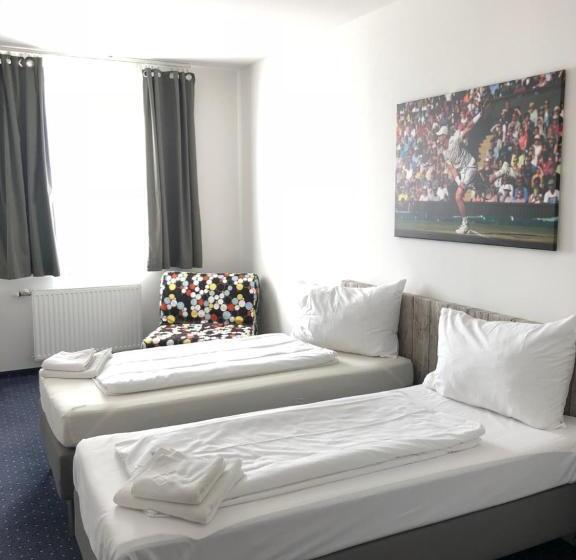 اتاق استاندارد سه نفره, Pension Tennisweber