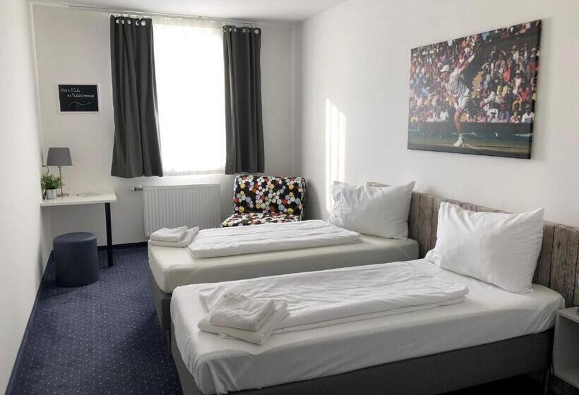 اتاق استاندارد سه نفره, Pension Tennisweber