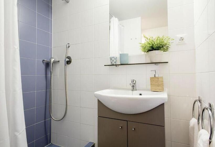 إستوديو كلاسيكى, Residencia Universitaria Damia Bonet