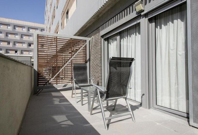 استودیو خانوادگی, Residencia Universitaria Damia Bonet