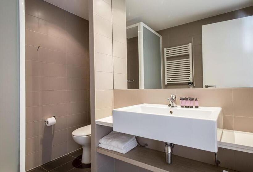 إستديو عائلى, Residencia Universitaria Damia Bonet