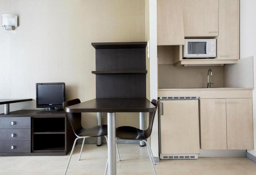 إستديو عائلى, Residencia Universitaria Damia Bonet